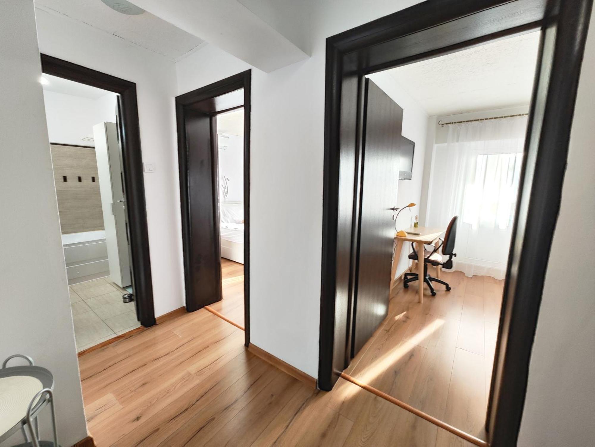 Platinum Apartment - Apartament Cu 3 Camere, 2 Dormitoare, 2 Bai, Bucatarie Complet Utilata, 2 Balcoane Bükreş Dış mekan fotoğraf