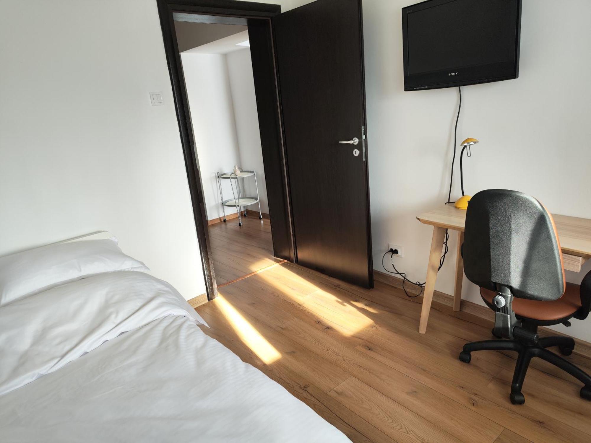Platinum Apartment - Apartament Cu 3 Camere, 2 Dormitoare, 2 Bai, Bucatarie Complet Utilata, 2 Balcoane Bükreş Dış mekan fotoğraf