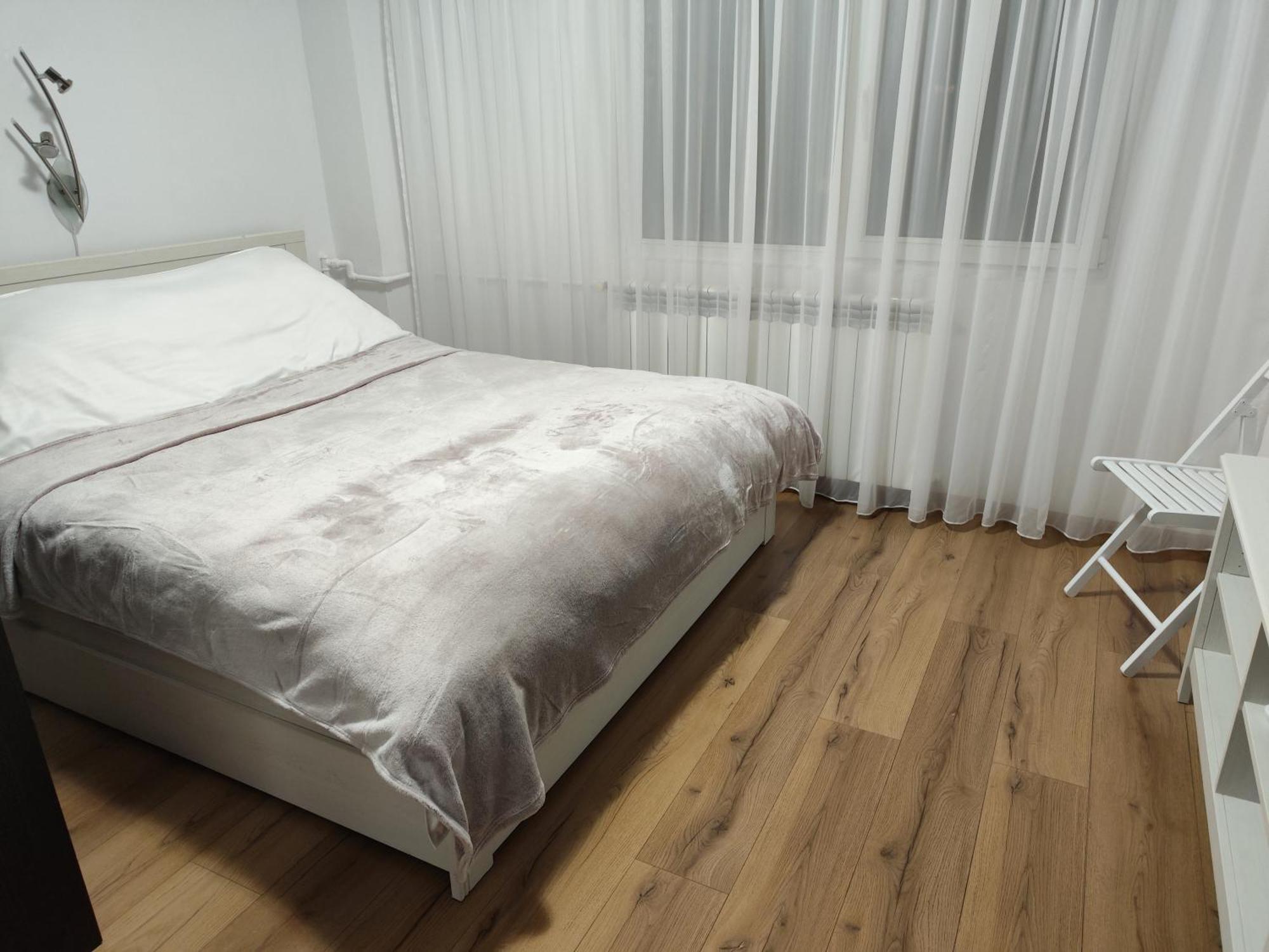 Platinum Apartment - Apartament Cu 3 Camere, 2 Dormitoare, 2 Bai, Bucatarie Complet Utilata, 2 Balcoane Bükreş Dış mekan fotoğraf